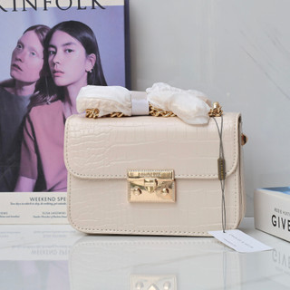 túi c.n.k đeo chéo ck2-80701078-4 màu trắng khóa bóng