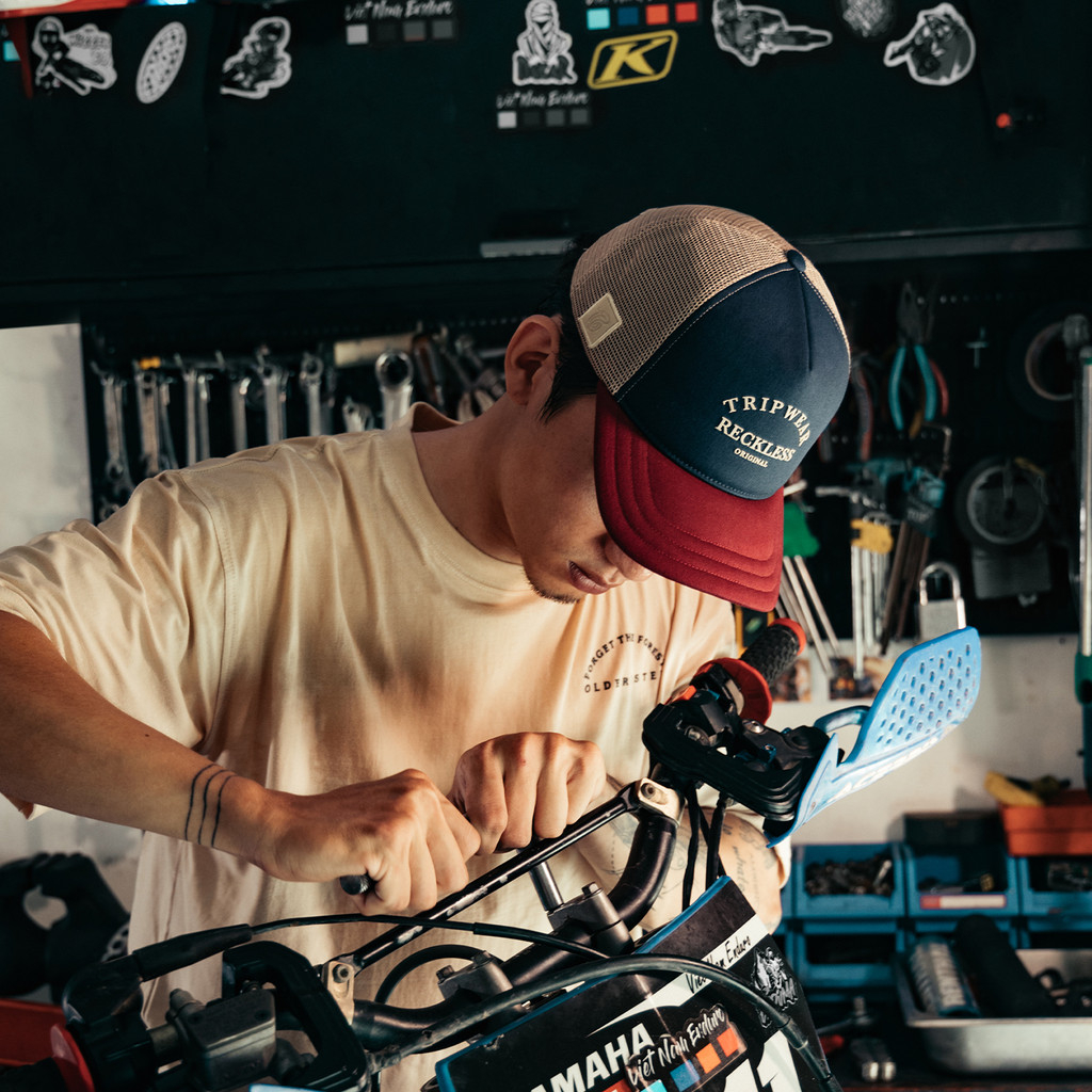 Mũ/Nón Lưỡi Trai Reckless - Trucker Cap - Vải Kaki Cotton Thoáng Khí, Lưới Thoát Nhiệt, Artwork Ép Chuyển Nhiệt M17