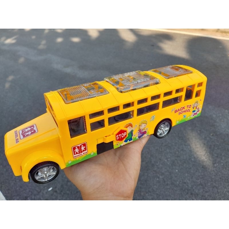 Đồ chơi xe ô tô school bus chạy pin - tự động mở cánh