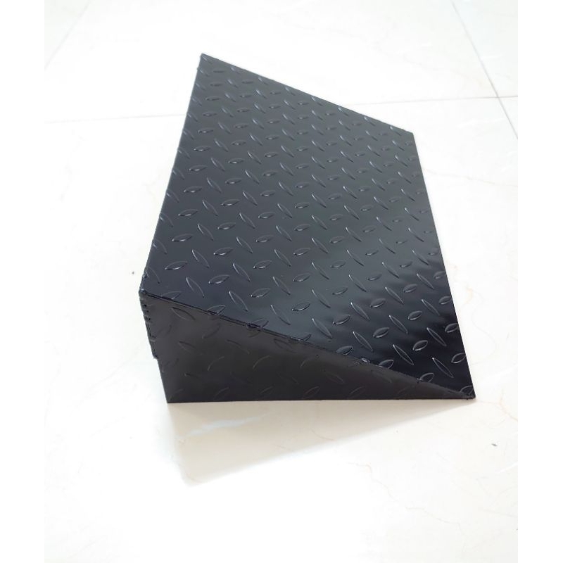 Bục lên  xuống xe hơi ,xe máy