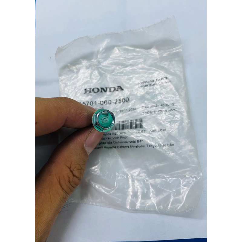 Ốc Bắt Đế Pô E AB Air Blade 125 Click 125 Vario 125 150 , Ốc Bắt Nắp Cụm Bơm Nước SH Ý 2008 2009 2010 2011