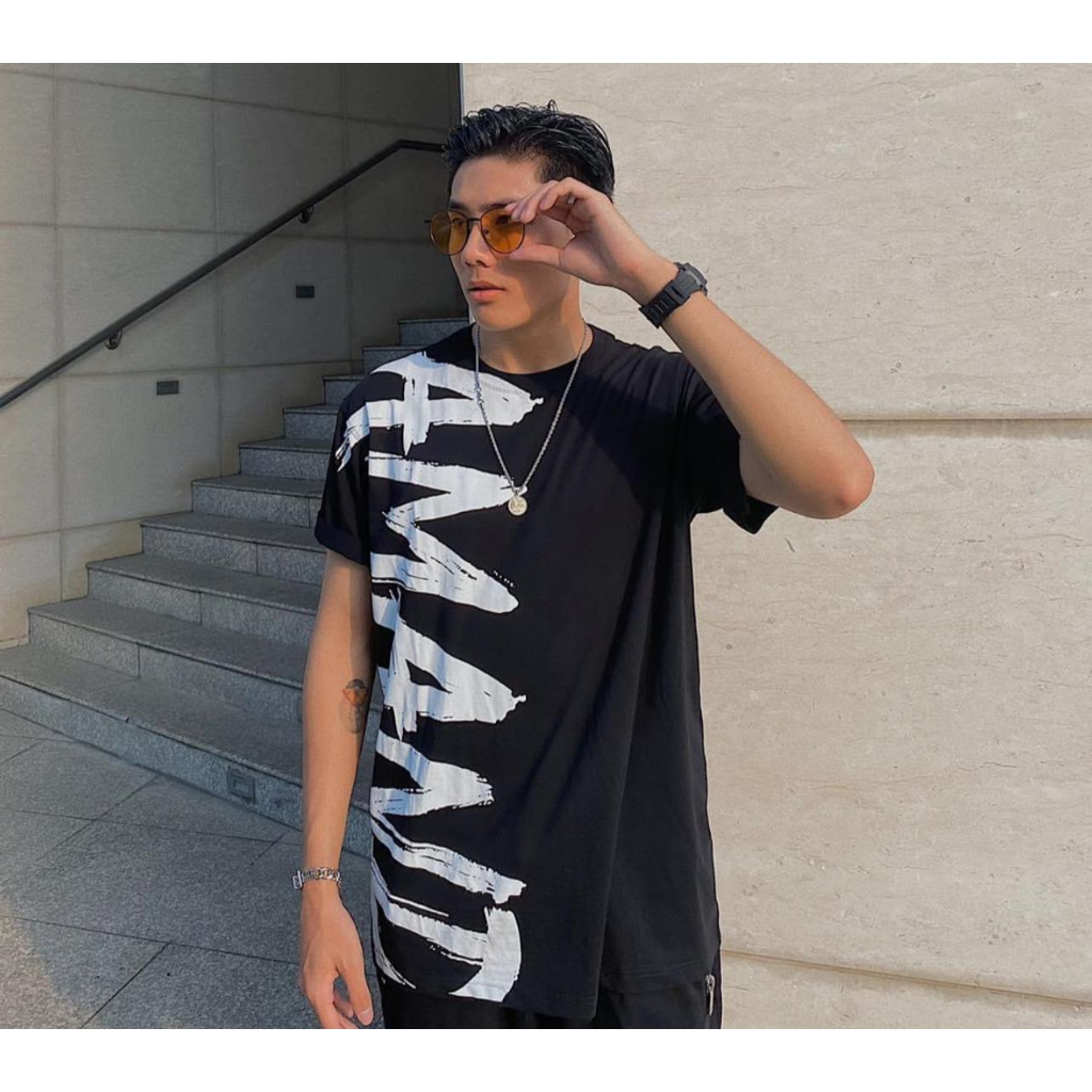 Áo thun Amand Unisex Vertical Text Printed T-Shirt - Black/AT008
