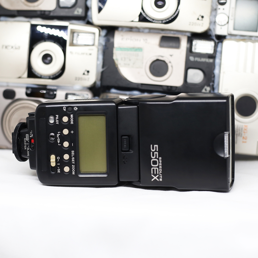 Flash CANON SPEEDLITE 550EX Hoạt động hoàn hảo cho tất cả máy ảnh Canon EOS Tặng tản sáng kèm pin và chân đèn 550 EX