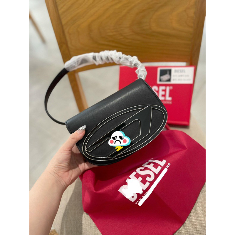 Túi xách nữ Dieselll kẹp nách  Vip full box sz20cm hàng sẵn