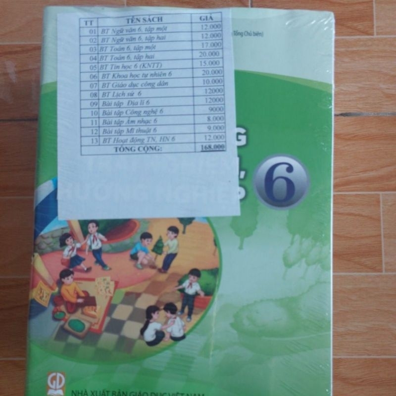 Bộ bài tập lớp 6, 13 cuốn gồm tin học tặng kèm 20 nhãn bóc dán
