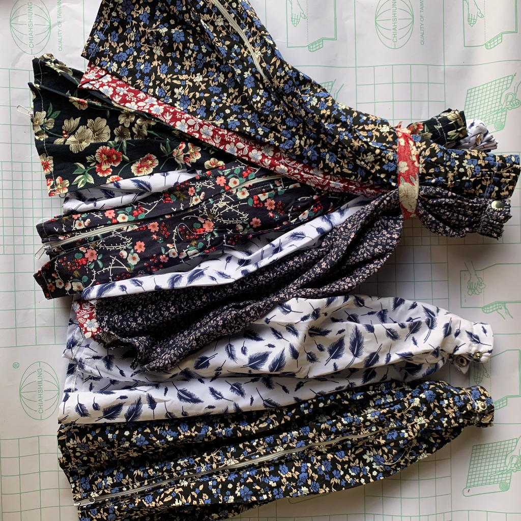 Áo vải thô lồng khuyên Melody. Áo có khóa kèm nút bấm