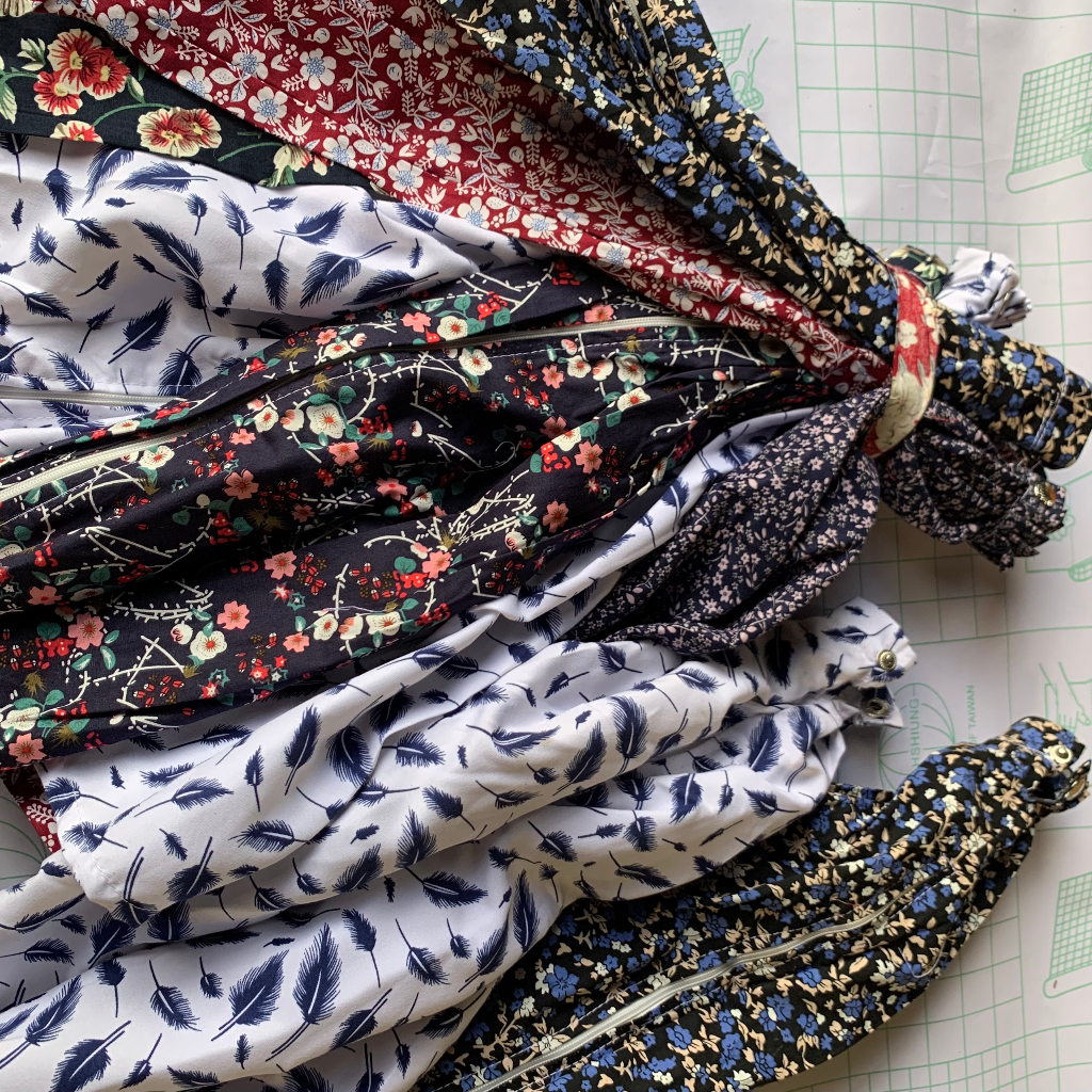 Áo vải thô lồng khuyên Melody. Áo có khóa kèm nút bấm