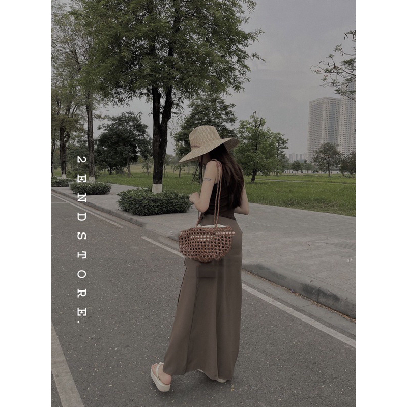 2END Set bộ áo ba lỗ và chân váy trượt nâu