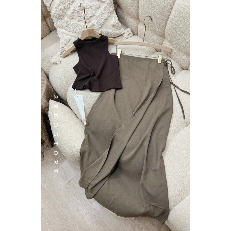 2END Set bộ áo ba lỗ và chân váy trượt nâu