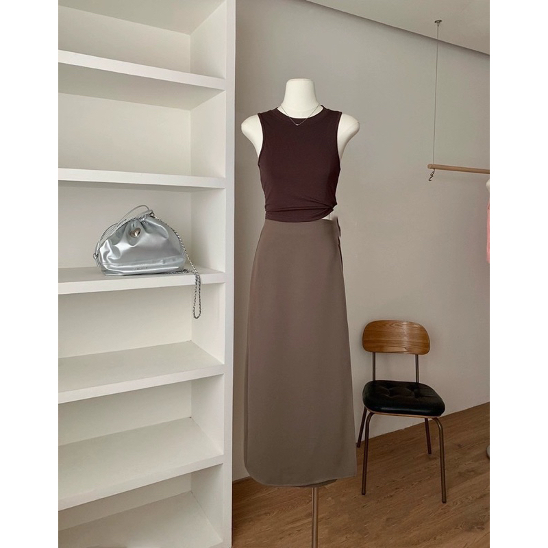 2END Set bộ áo ba lỗ và chân váy trượt nâu