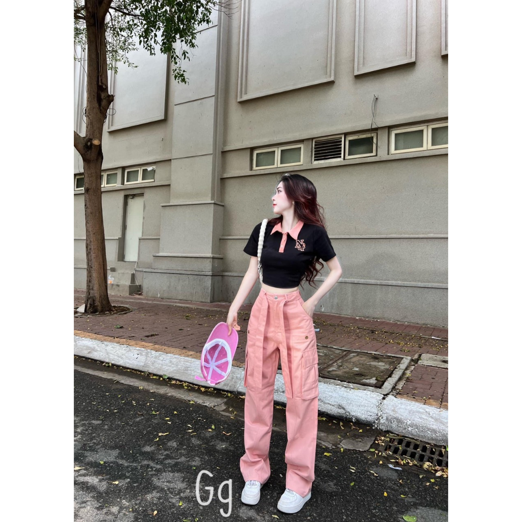 Set bộ đồ nữ áo đen croptop polo thêu chữ Mix quần túi hộp màu hồng pastel hottrend