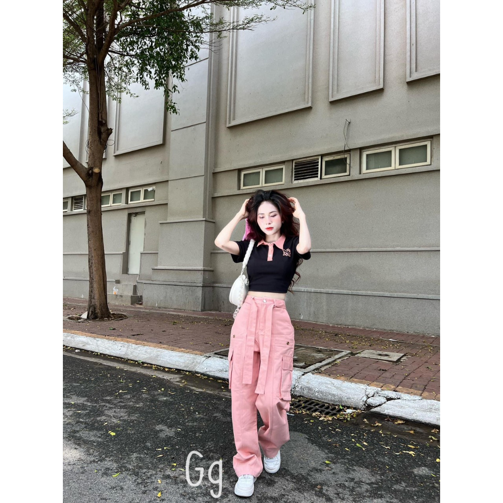 Set bộ đồ nữ áo đen croptop polo thêu chữ Mix quần túi hộp màu hồng pastel hottrend