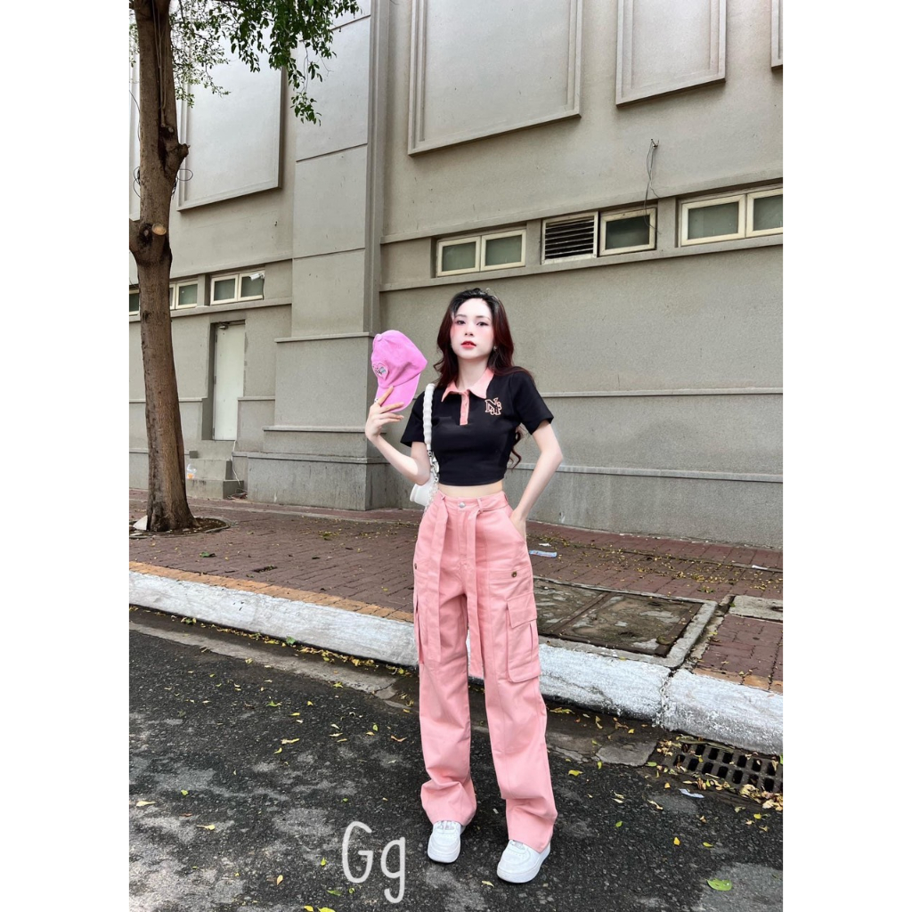 Set bộ đồ nữ áo đen croptop polo thêu chữ Mix quần túi hộp màu hồng pastel hottrend