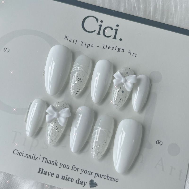 Móng Úp Thiết Kế Thủ Công Trắng Nhũ Lấp Lánh Nơ Cici.nails