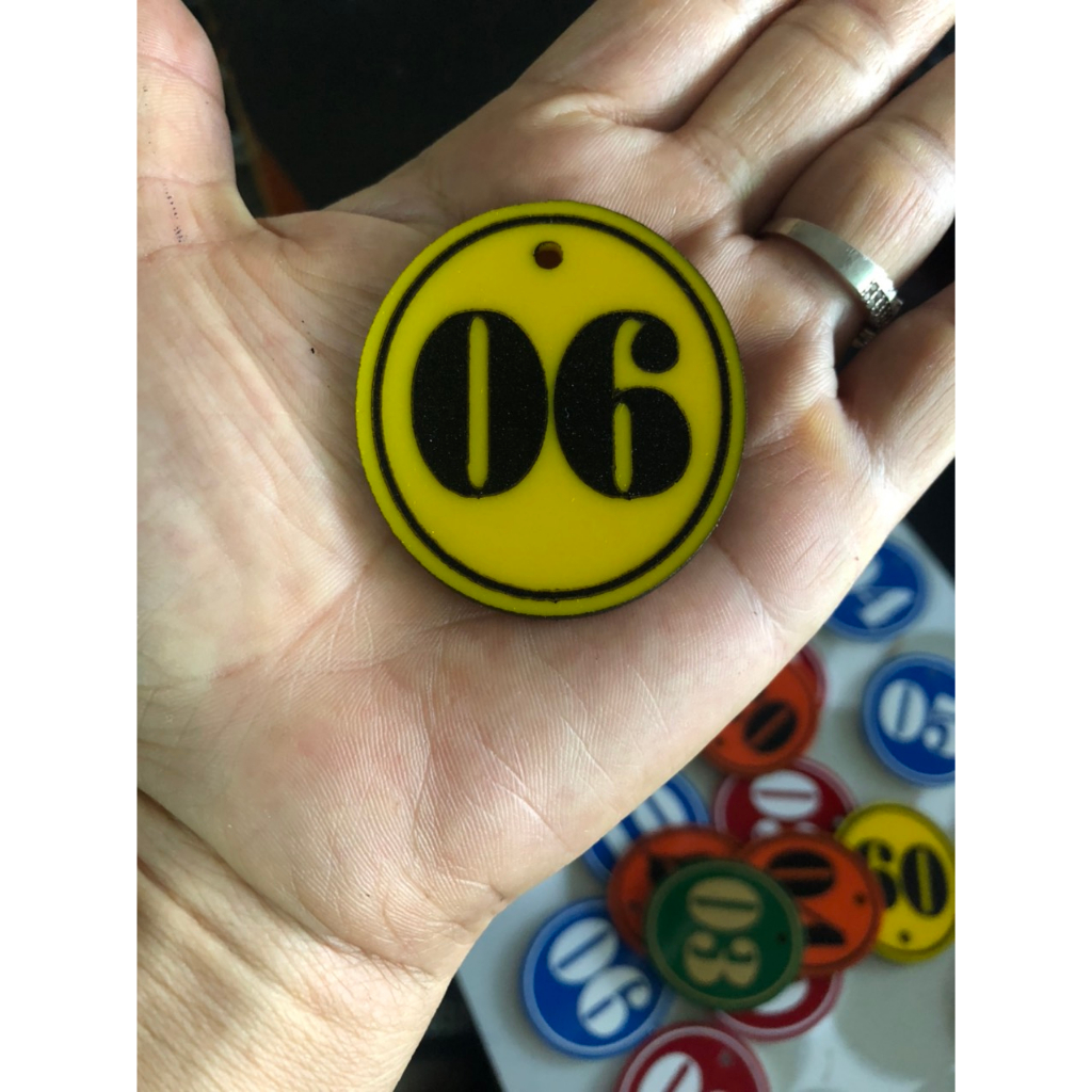 Thẻ Tròn Sơn Chữ, Số, Thẻ Xe, Thẻ Phực Vụ, Mặt Mica Đài Loan Bền Đẹp