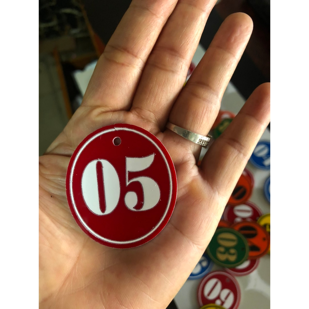 Thẻ Tròn Sơn Chữ, Số, Thẻ Xe, Thẻ Phực Vụ, Mặt Mica Đài Loan Bền Đẹp