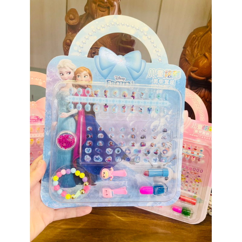 Vỉ đồ chơi trang điểm làm móng làm nails sticker 3D nổi dán móng tay cho bé gái hình Elsa-công chúa Disney…