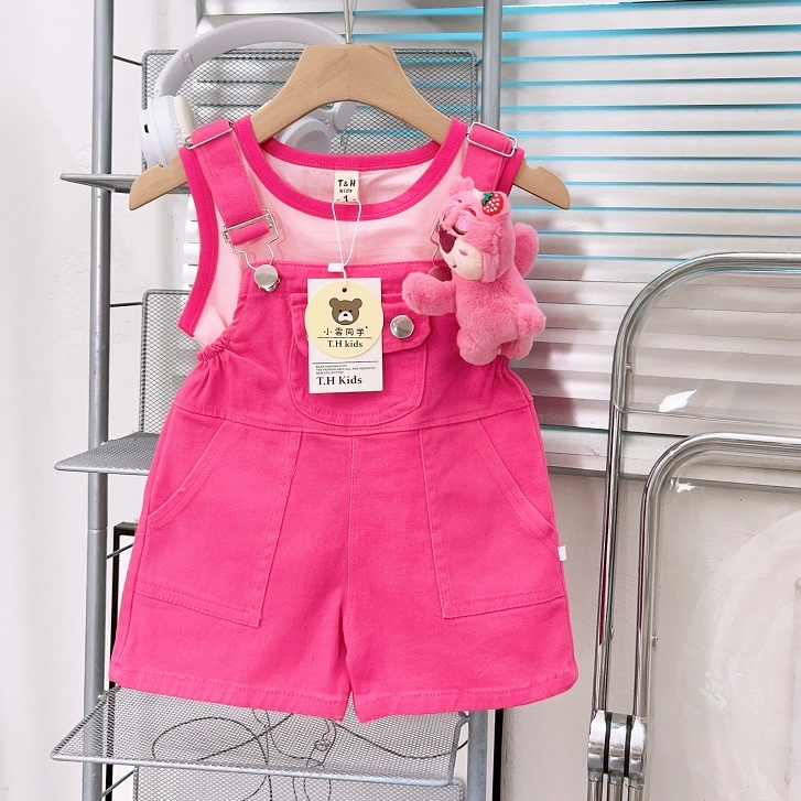 Set yếm bé gái màu hồng kèm áo phông cotton - Tặng gấu dâu đáng yêu cho bé gái từ 7 - 29kg