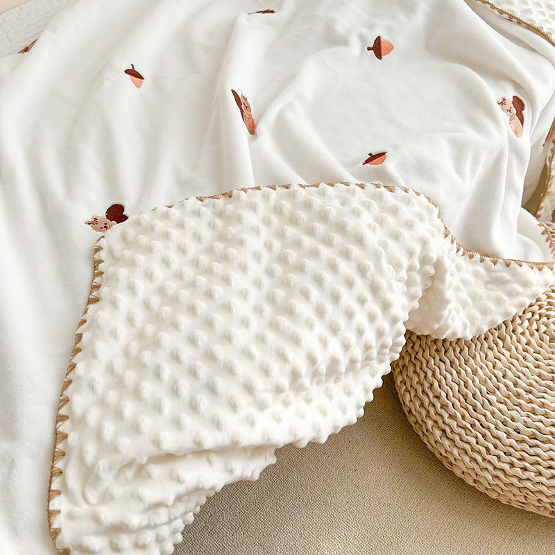 Chăn Nhung Hạt Đậu Phong Cách Hàn Quốc 1m*1m2 - Chăn Nhung Thêu Hình Siêu Xinh Siêu Mềm Mịn Cho Bé Lamkids