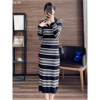 Váy len mongtoghi kẻ cổ đức