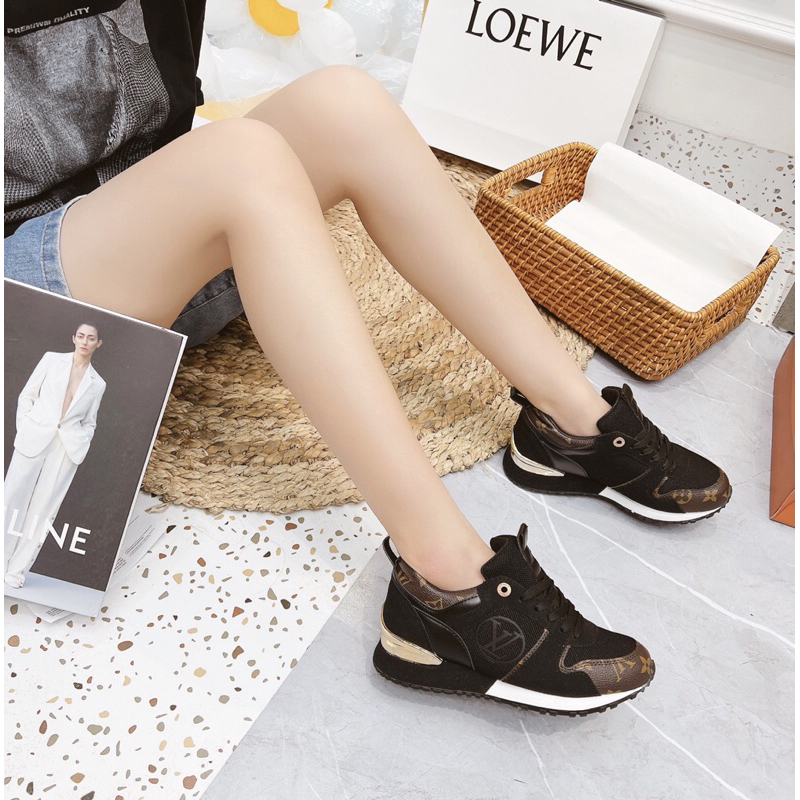 Giày Thể thao chuẩn đét ,về hàng r mn ơi 👉🏻Hàng fom dáng chuẩn auth e đặt xưởng riêng ,👉🏻full box túi giấy bill