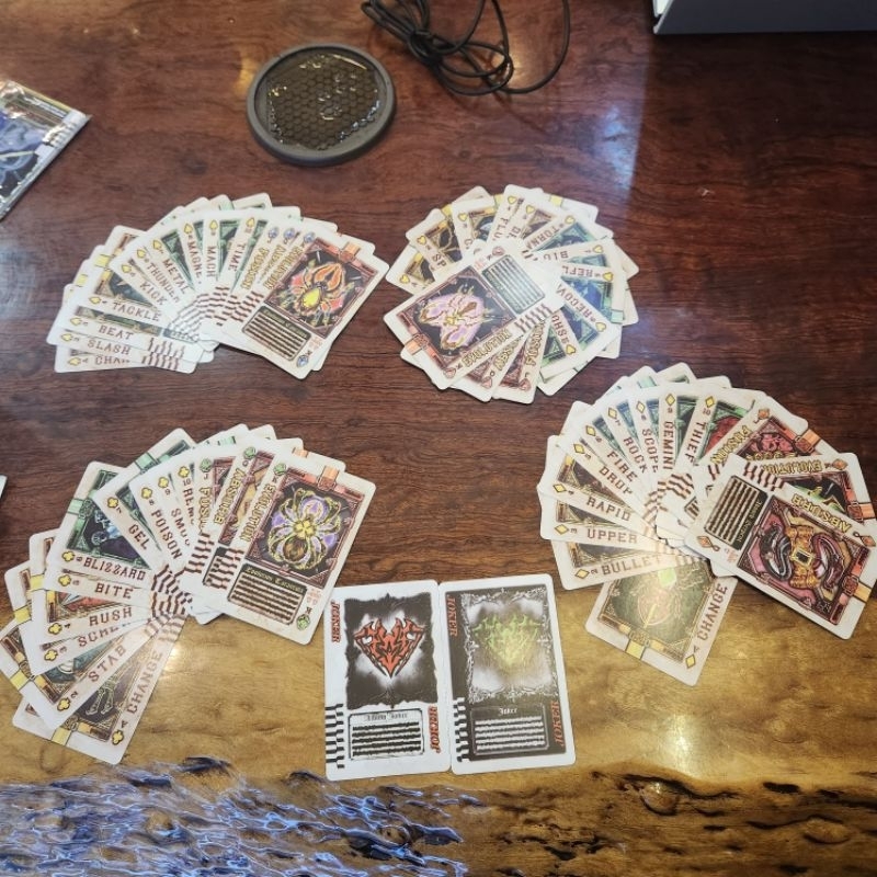 Bộ bài Rouze card  54 lá của ksmn rider blade dùng để chơi bài