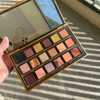Bảng mắt 18 ô Huda beauty Empowered
