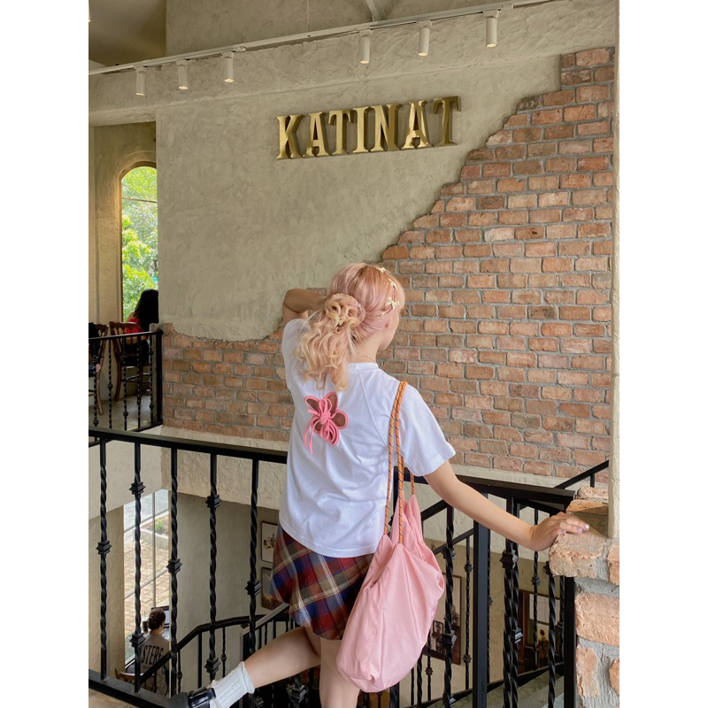 Áo thun khoét hoa sau lưng hồng - Paparoti