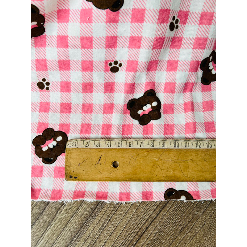 Vải nỉ khăn mặt carô hồng hình gấu kute