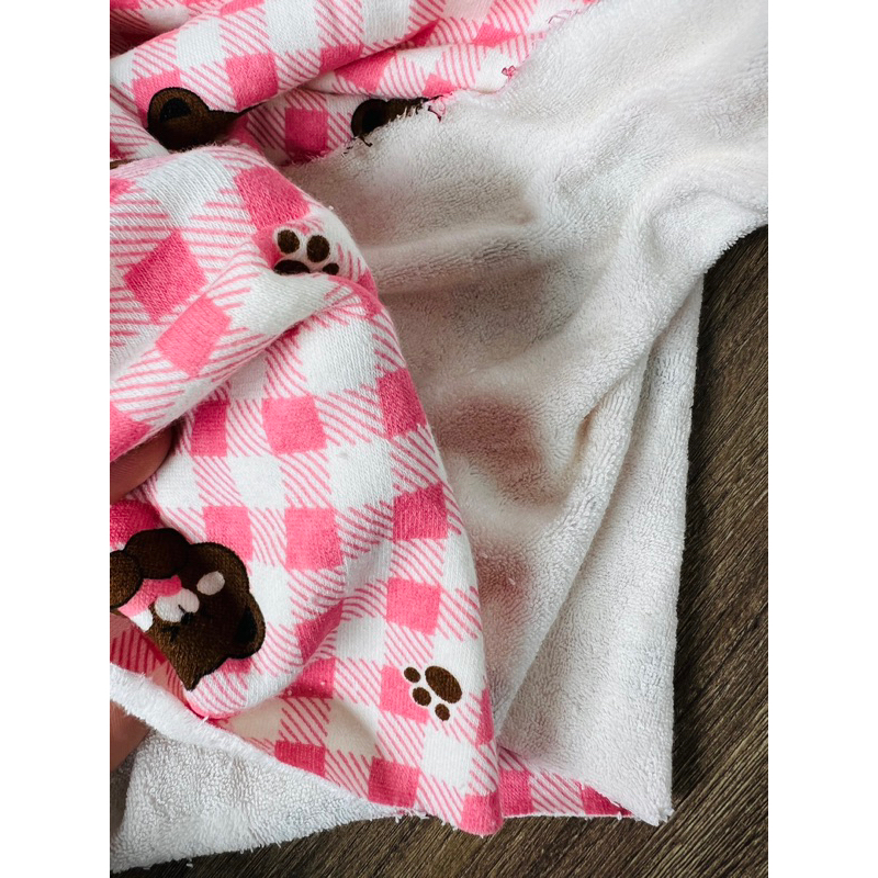 Vải nỉ khăn mặt carô hồng hình gấu kute