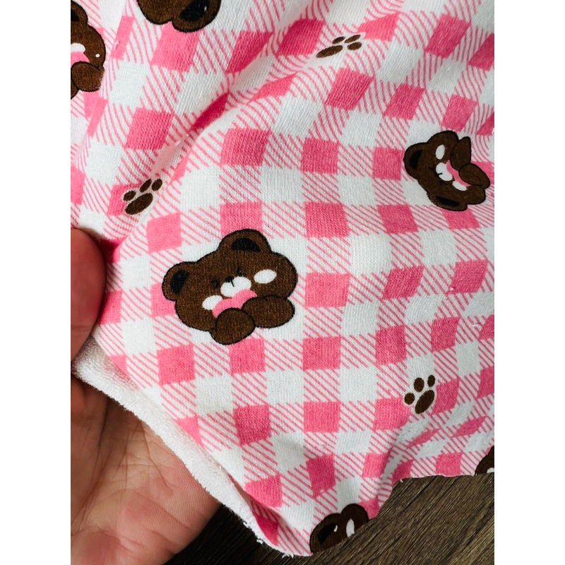 Vải nỉ khăn mặt carô hồng hình gấu kute