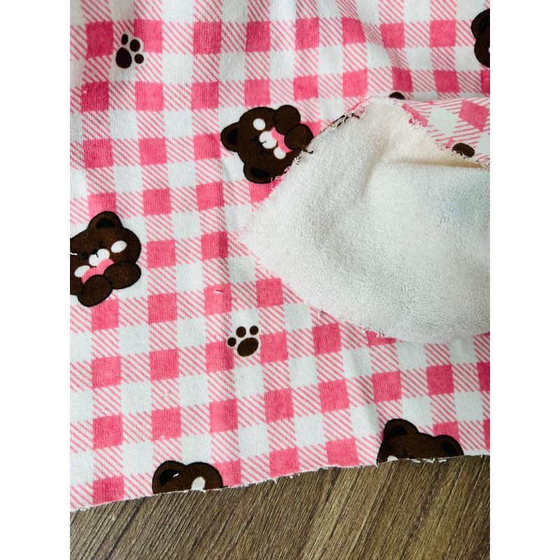 Vải nỉ khăn mặt carô hồng hình gấu kute