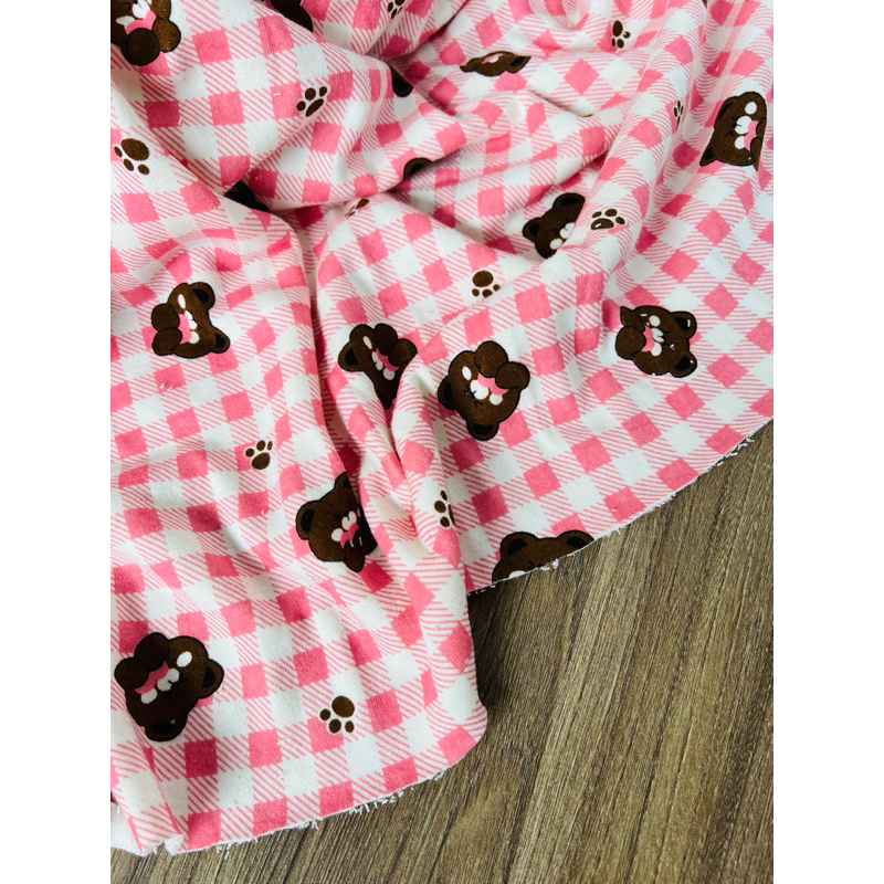 Vải nỉ khăn mặt carô hồng hình gấu kute