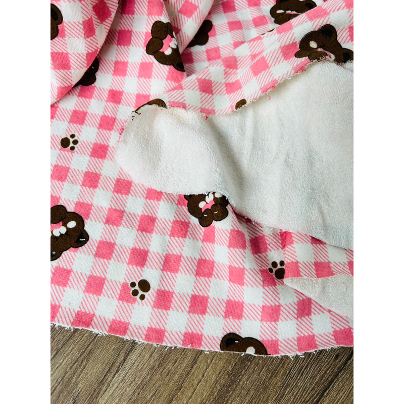 Vải nỉ khăn mặt carô hồng hình gấu kute