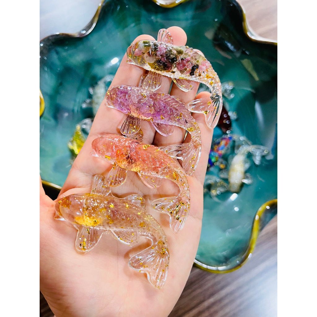 Cá Koi phong thủy  - Cá koi đá thạch anh thả bát thả hoa, cá koi thả bát minh đường tụ thủy