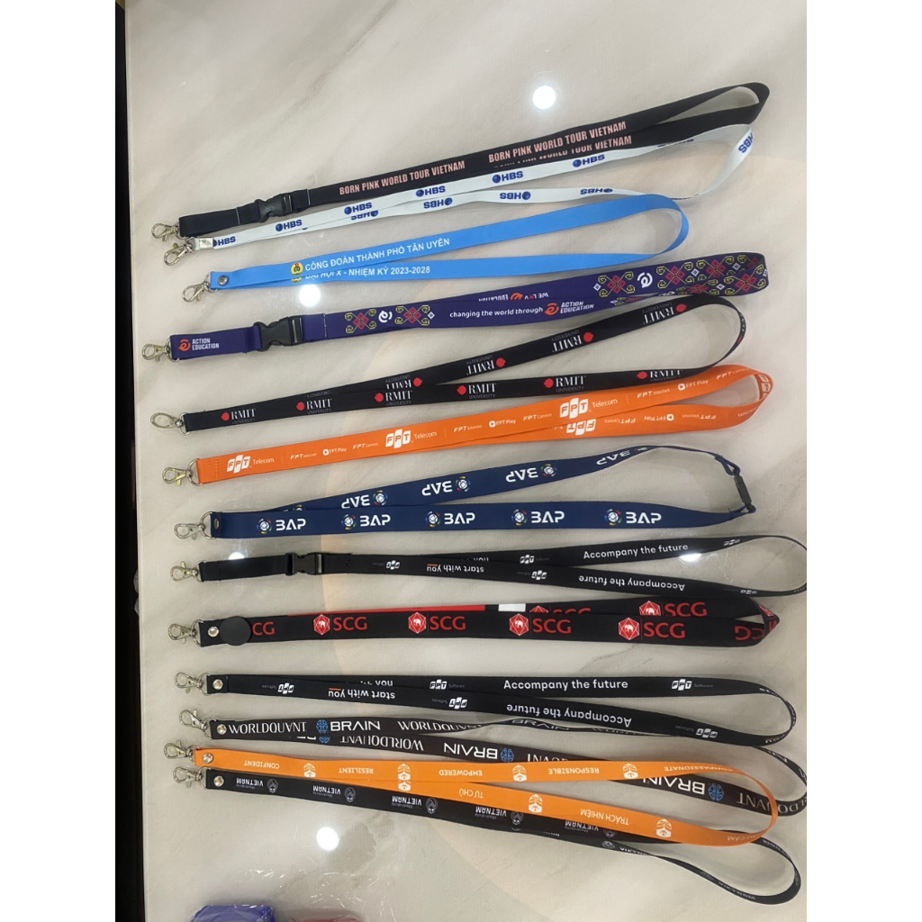 Dây thẻ và bao thẻ nhựa