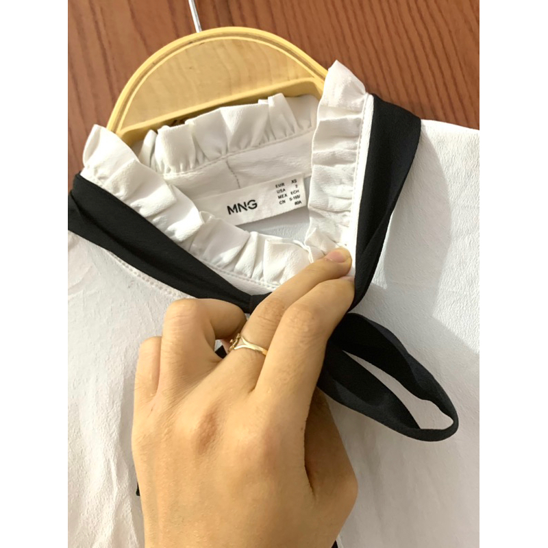 Sơmi trắng MNG chuẩn auth