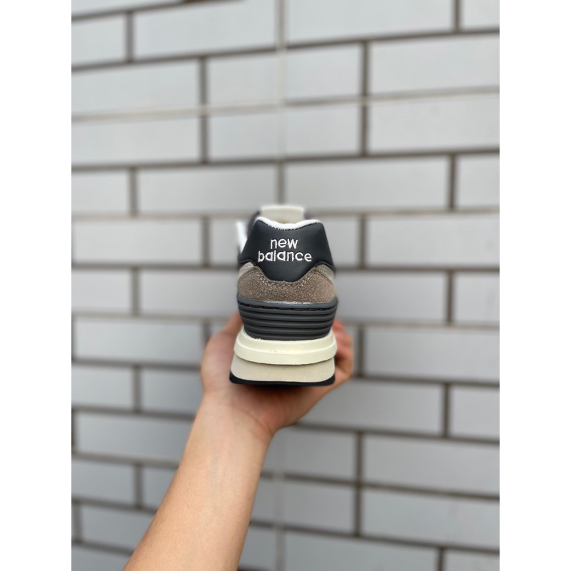 Giày thể thao New Balance CRT574 V2 nâu