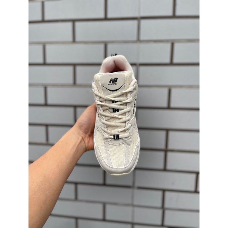 Giày thể thao New Balance CRT530 sữa