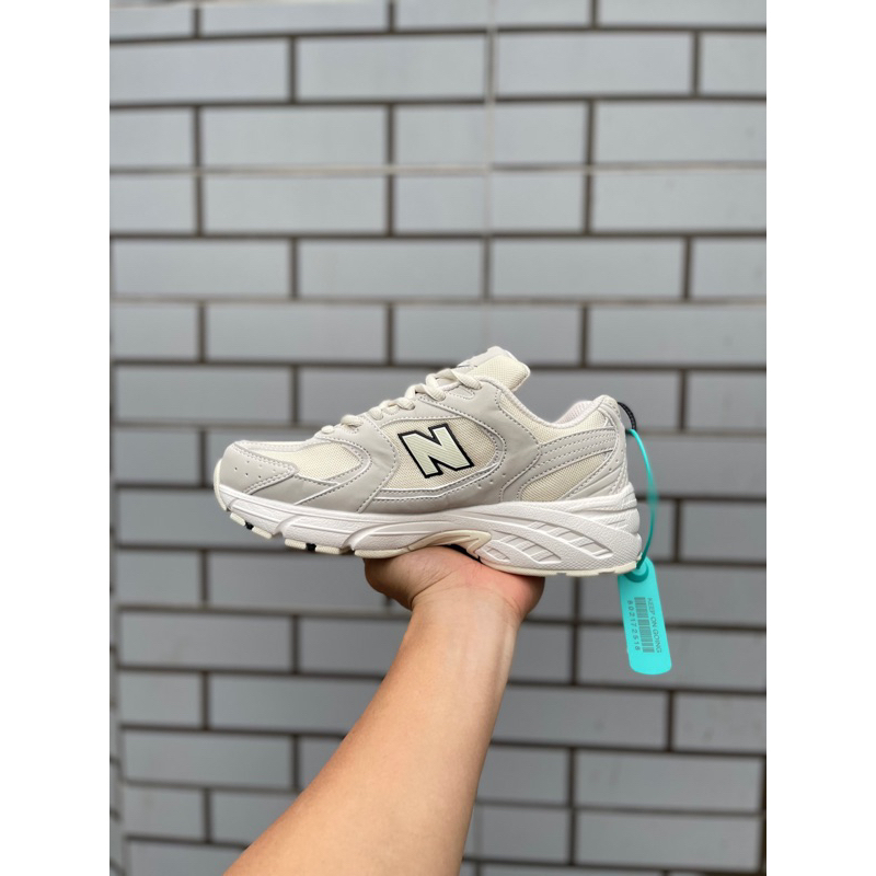 Giày thể thao New Balance CRT530 sữa