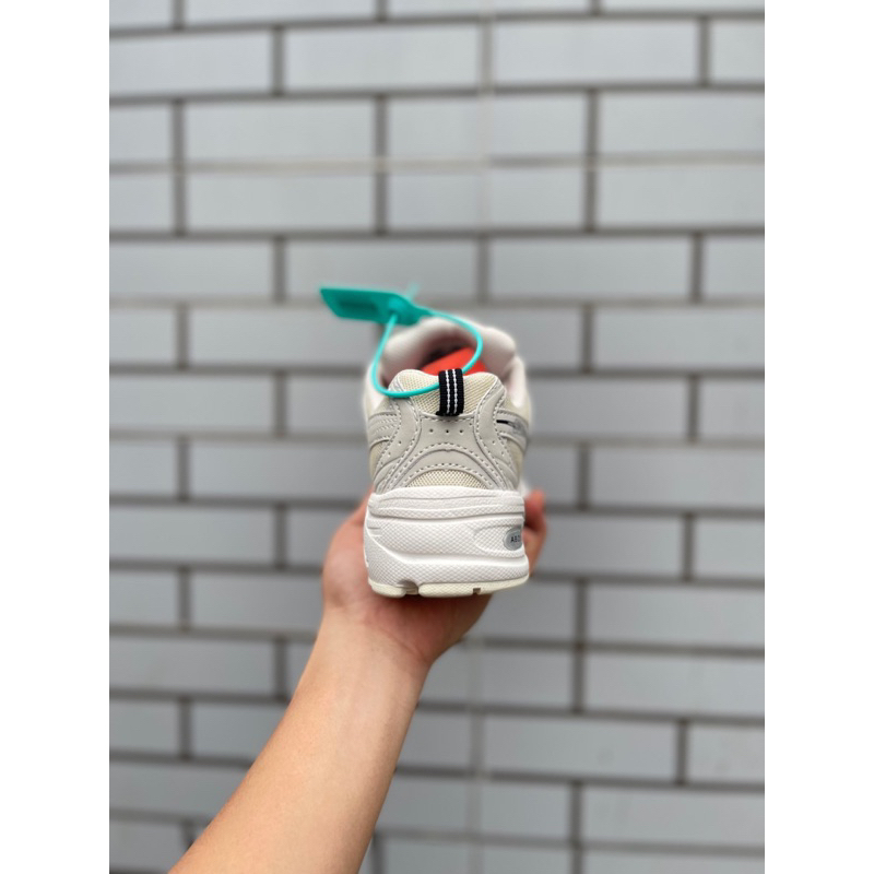 Giày thể thao New Balance CRT530 sữa