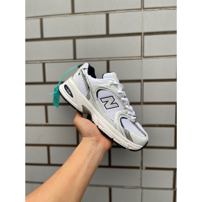 Giày thể thao New Balance CRT530 trắng bạc