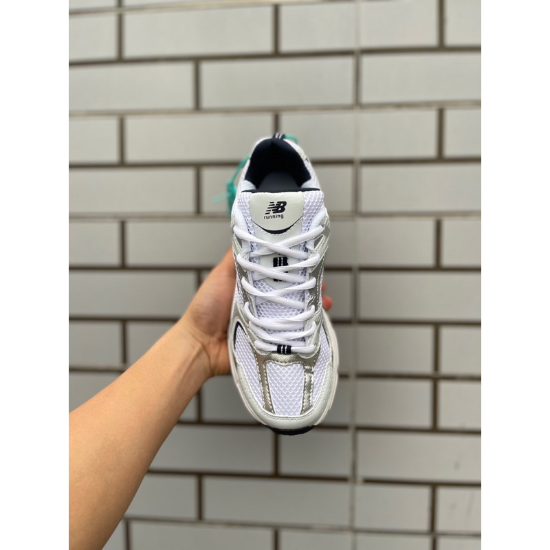 Giày thể thao New Balance CRT530 trắng bạc