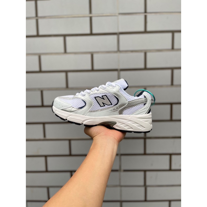 Giày thể thao New Balance CRT530 trắng bạc