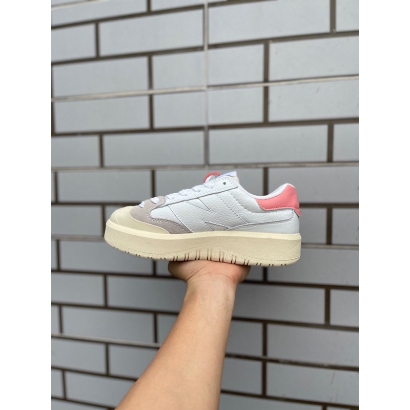 Giày thể thao New Balance CRT302 trắng gót hồng nữ