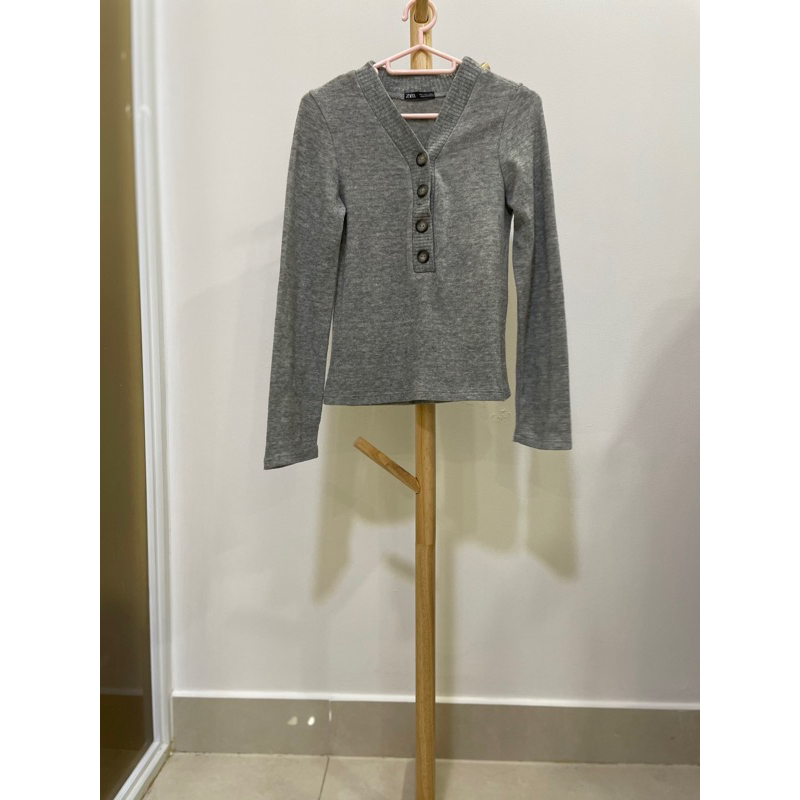 Áo len xám