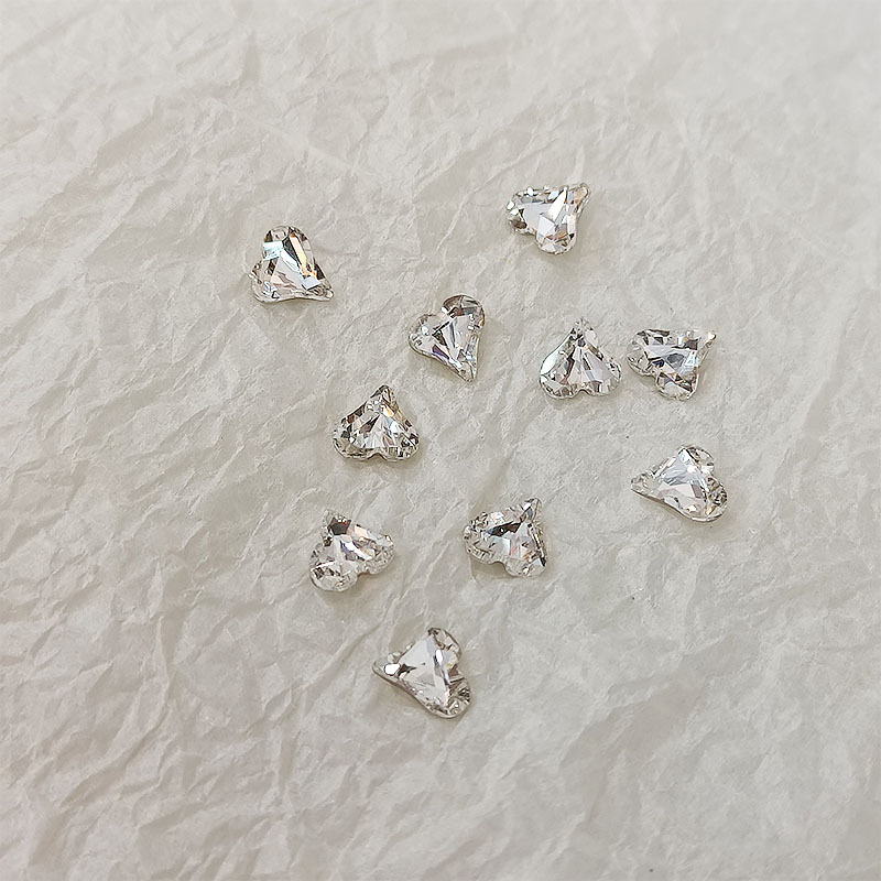 Đá khối tim nail size 8mm, đá tim nail màu trắng đính móng