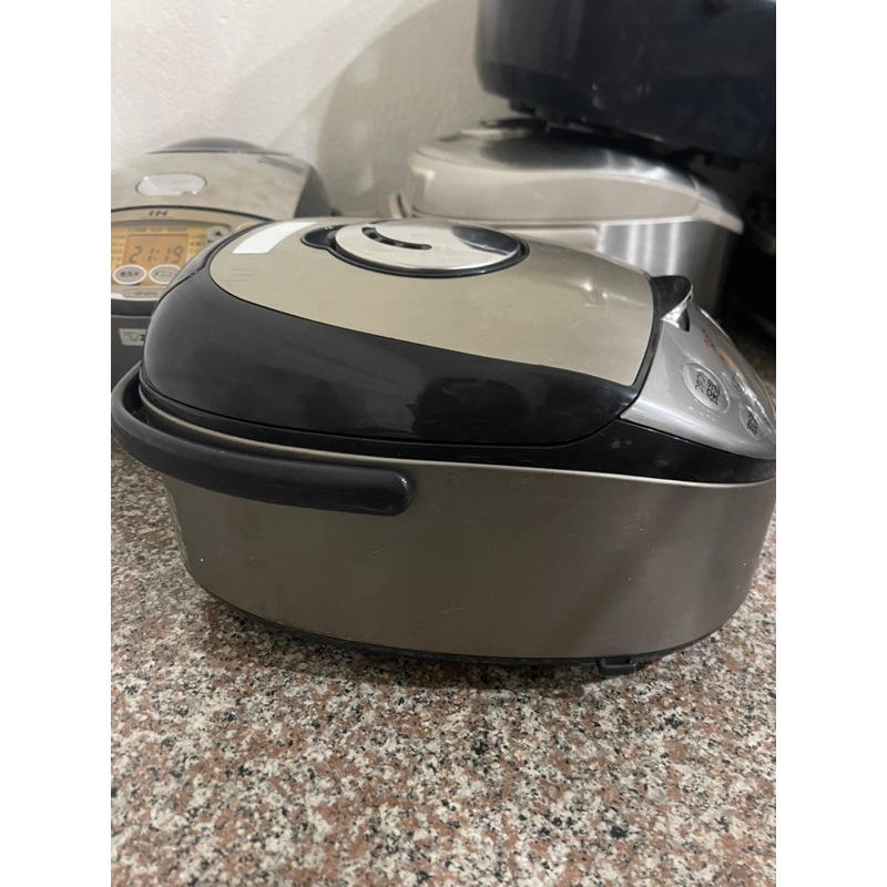 Nồi cơm điện Tiger 1L