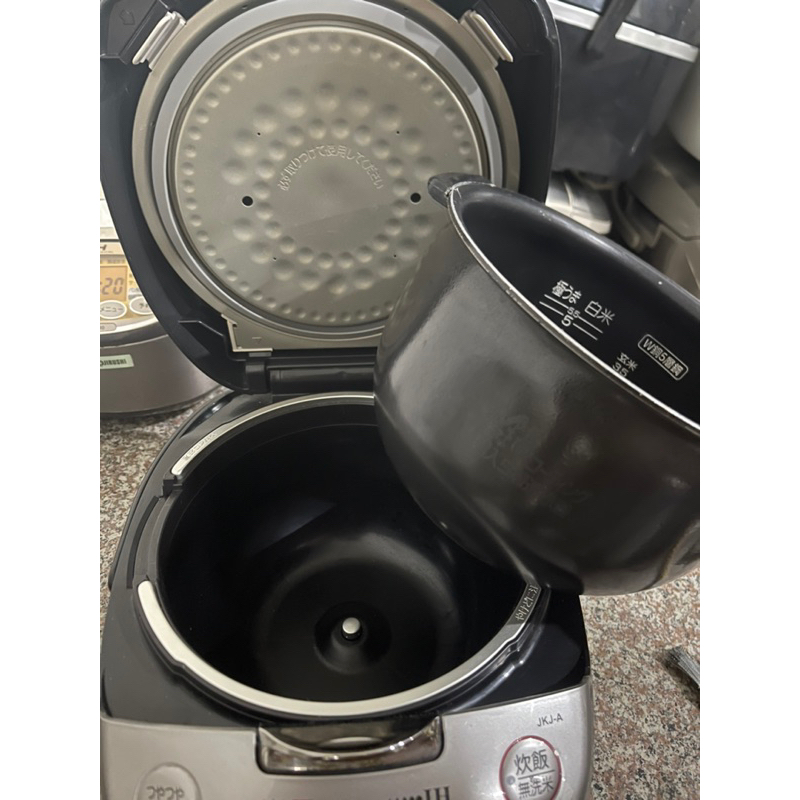 Nồi cơm điện Tiger 1L