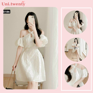 Đầm dự tiệc cổ yếm vải gấm xốp đính hạt trễ vai
